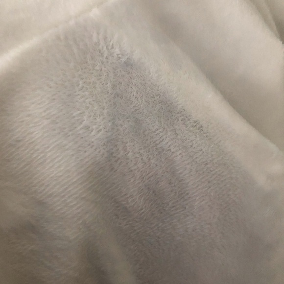 DOLLCAKE in Character Cloak Hooded White Faux Fur Cape Size XL - Picture 11 of 15